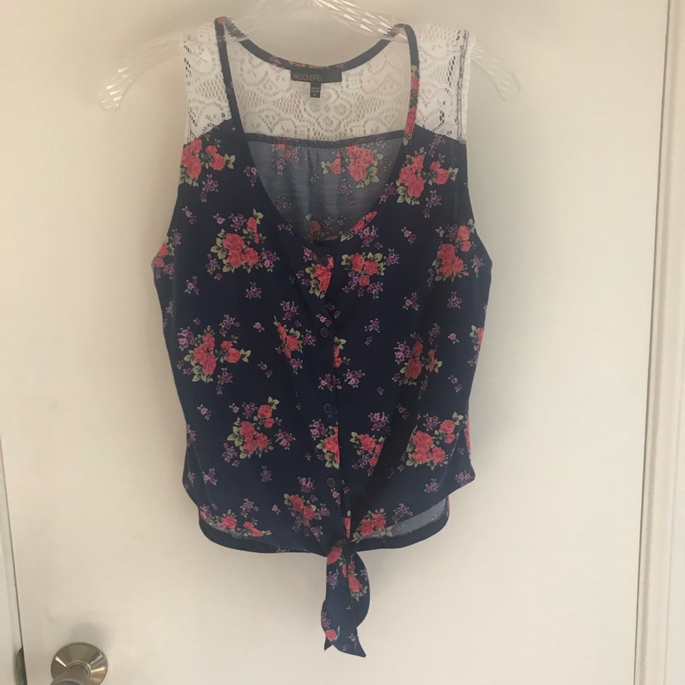 🔆NWOT. Floral tank with tie in front